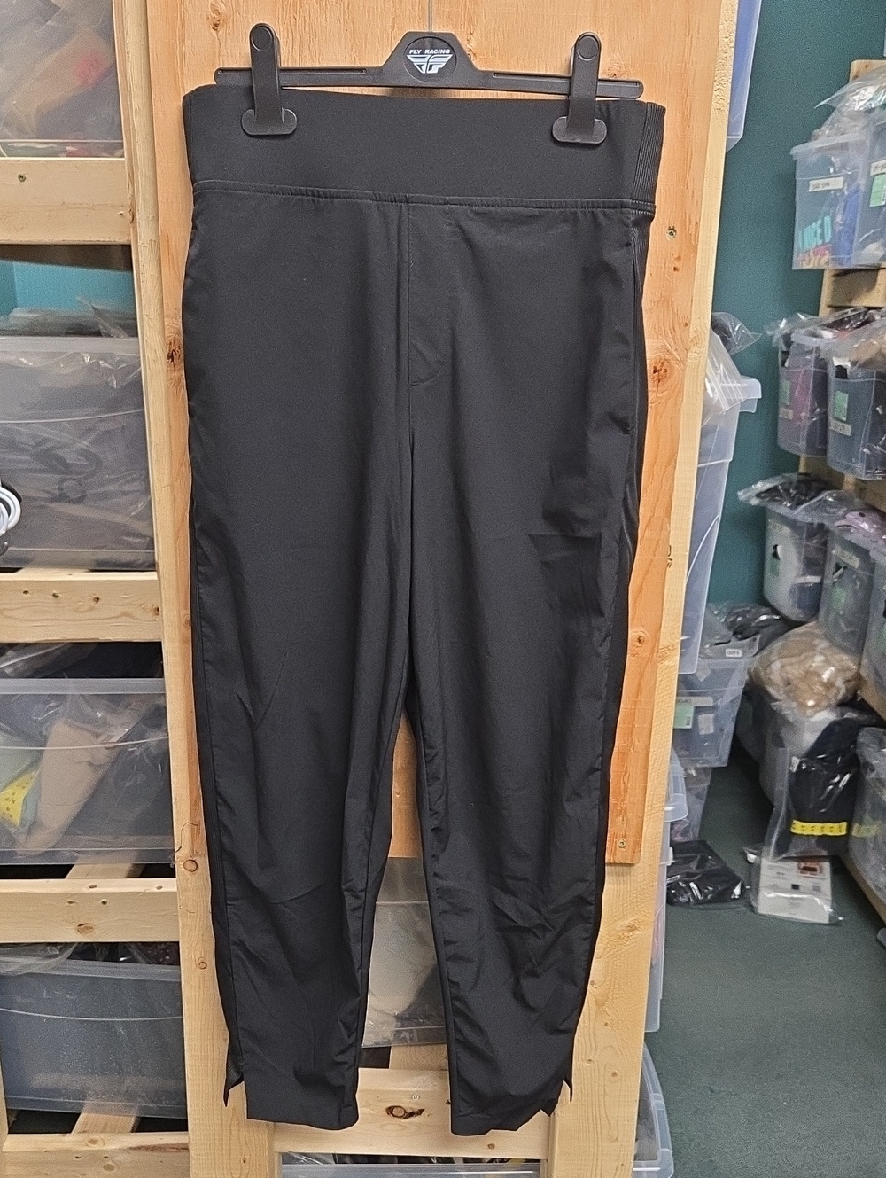Kirkland Signature Size S Black Lightweight Athleisure Ankle Pant